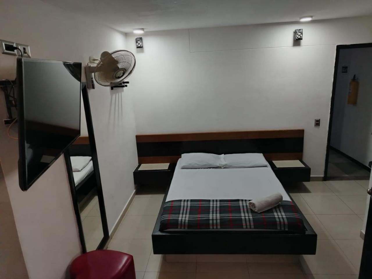 hotel COUNTRY Medellín Buitenkant foto