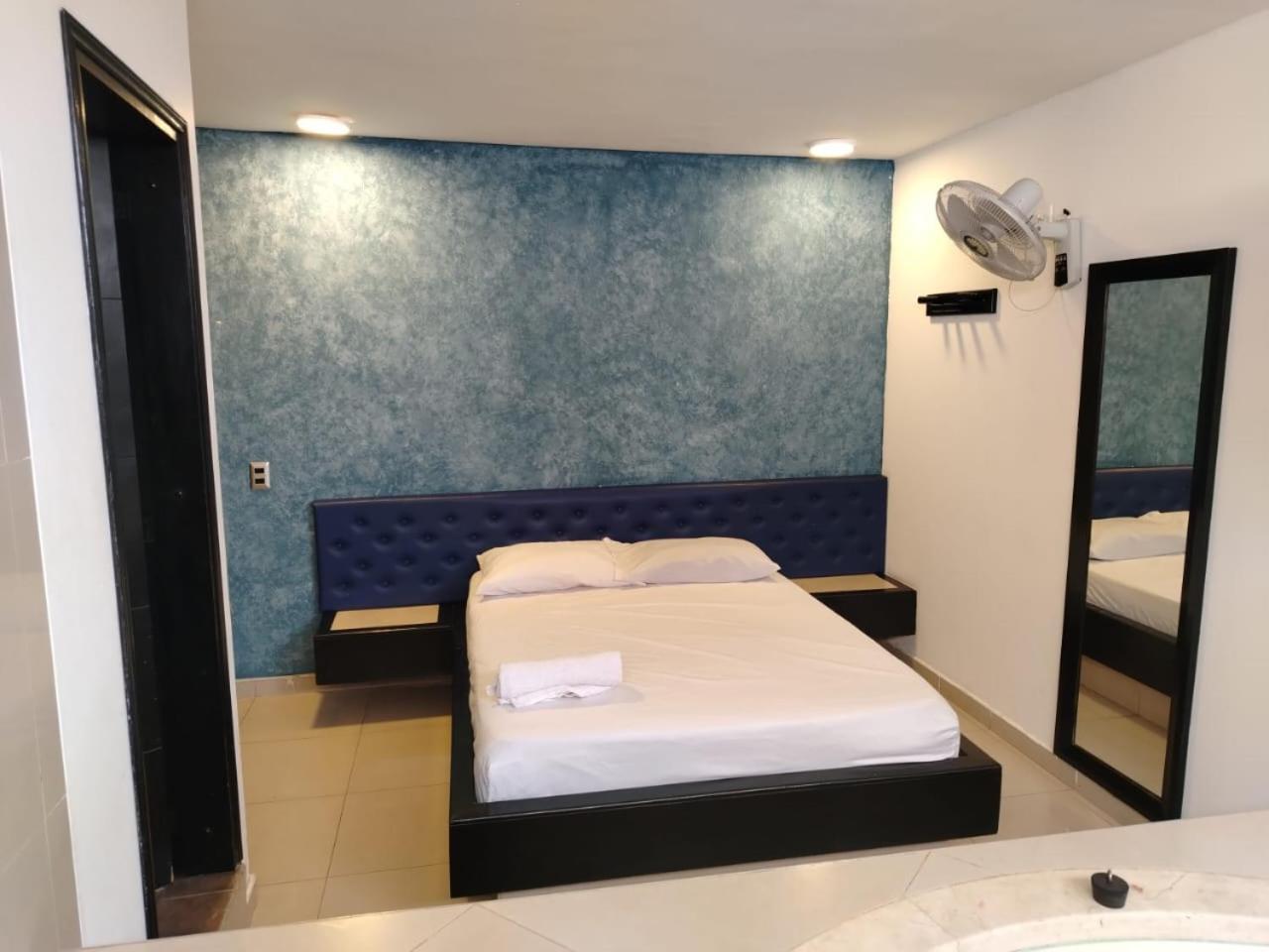hotel COUNTRY Medellín Buitenkant foto
